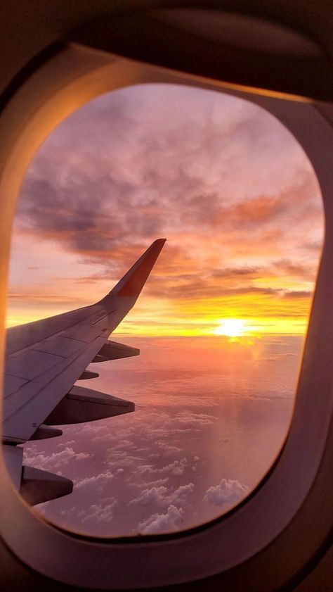 Hastag Instagram, Beautiful Sky Pictures, Photo Avion, Plane Photos, Plane Window, Airport Aesthetic, Vision Board Photos, Vision Board Pictures, Life Vision Board