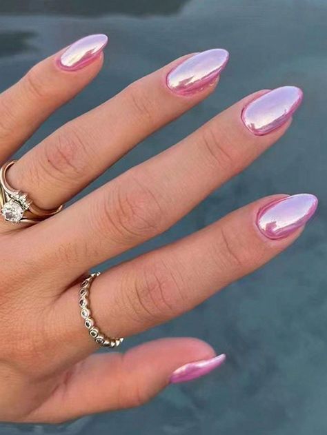 There's a new beauty trend taking over Instagram and it's absolutely stunning. Say hello to "quartz nails". Mail Inspo 2024 Summer, White Chrome Nails, Quartz Nails, May Nails, Nail Color Trends, Quartz Nail, Nude Nail Designs, Vibrant Nails, Almond Nails Designs