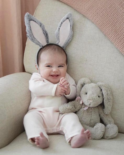 Baby Photo Shoot Ideas, Baby Easter Pictures, Randy Crawford, Easter Baby Photos, Easter Pics, Pottery Barn Baby, Easter Photoshoot, Baby Photo Shoot, Baby Milestones Pictures