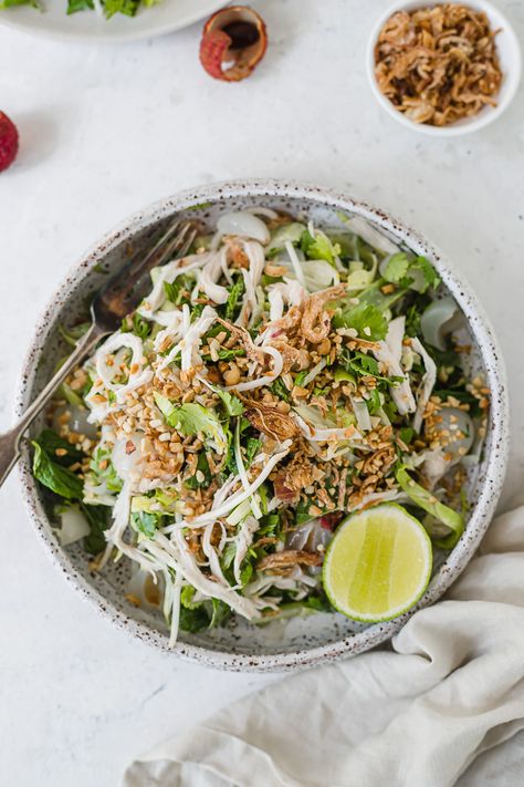 Coconut Chicken Salad, Salad Skewers, Thai Coconut Chicken, Meat Salad, Sprouts Salad, Poached Chicken, Coconut Chicken, Food Photography Tips, Asian Inspired Recipes