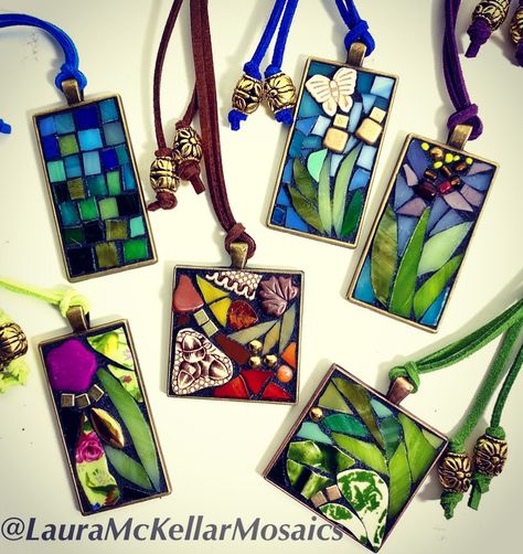 Laura Mckellar, Mosaic Pendants, Mosaic Tiles Diy, Jewelry Mosaic, Mosaic Necklace, Mosaic Tiles Crafts, Micro Mosaic Jewelry, Mosaic Jewelry, Mosaic Art Projects