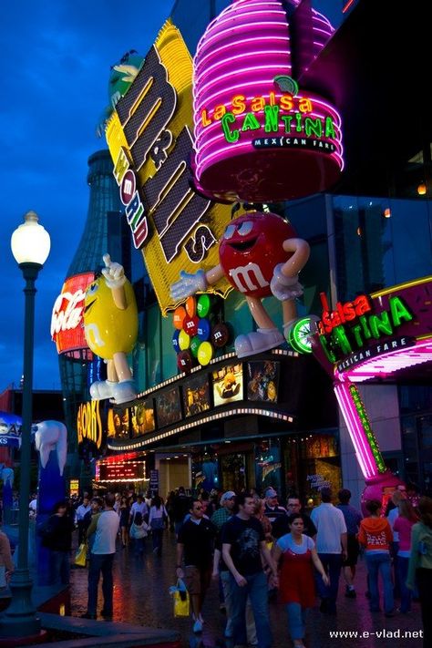 Las Vegas Strip Map, Las Vegas With Kids, Las Vegas Attractions, Vegas Attractions, Las Vegas Resorts, Las Vegas Vacation, Vegas Shows, Las Vegas City, Vegas Vacation