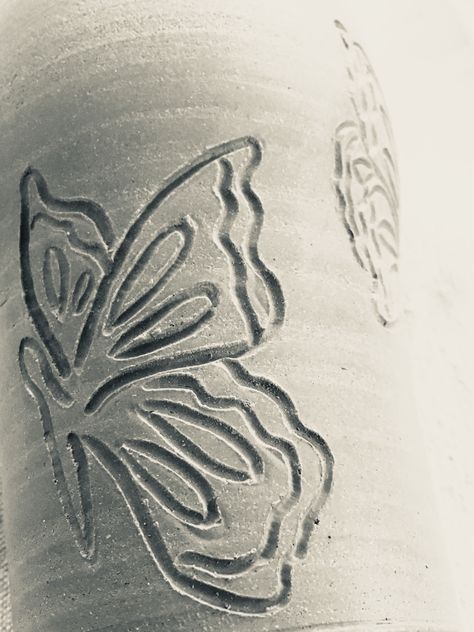 New butterfly design carved onto a tumbler Designs To Carve Into Clay, Ceramics Pattern Ideas, Butterfly Carving, Carved Designs On Pottery, Carving Ideas Pottery, Butterfly Sgraffito, Carved Flowers Pottery, Pottery Carving Designs, Carving Ceramics Ideas