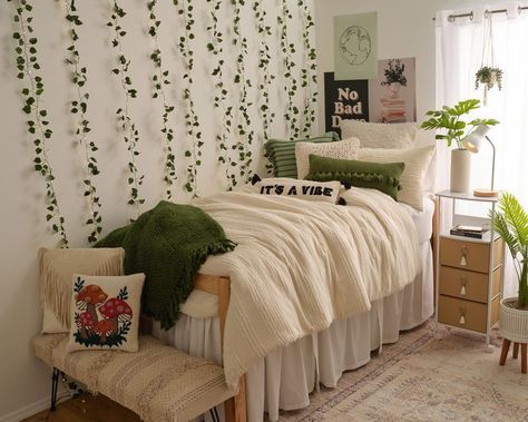 Dorm Room Themes, Dorm Room Colors, Dorm Room Inspo, College Bedroom Decor, Dorm Room Layouts, College Dorm Room Inspiration, Dream Dorm Room, Cozy Dorm Room, Dorm Room Styles