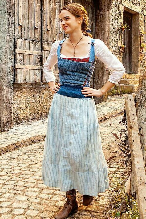 Beauty and the Beast (2017) Emma Watson Belle, Belle Cosplay, The Beast Movie, Beauty And The Beast Movie, Disney Belle, Disney Princess Modern, Belle Beauty, Modern Disney, Disney Beauty And The Beast