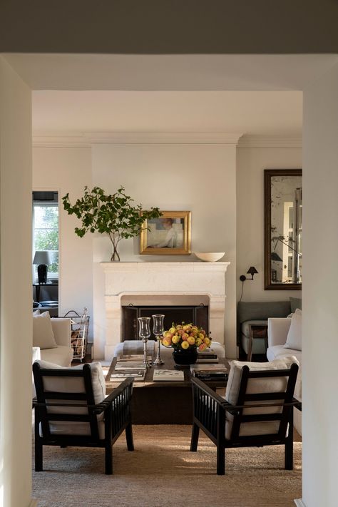 Peek Inside a Nancy Meyers Home | Lark & Linen Ralph Lauren Nancy Meyers, Nancy Meyers Shelf Decor, Nancy Meyers Lifestyle, Nancy Meyers It’s Complicated, Nancy Meyers Dining Room Aesthetic, Nancy Meyers Home Decor, Nancy Meyers Aesthetic Small House, Nancy Myers Homes Aesthetic, Nancy Meyers Home