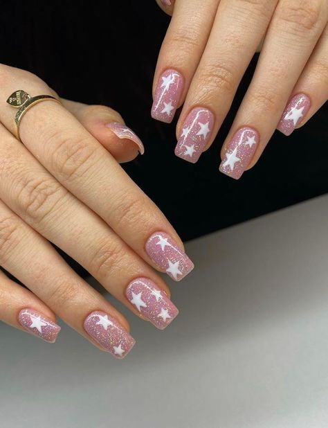 Easy Glitter Acrylic Nail Ideas, Silver And Pink Glitter Nails, Birthday Nails Short Glitter, Short Nails Ideas Glitter Sparkle, Colourful Glitter Nails, Pink Glitter Star Nails, Glittery Star Nails, Subtle Glitter Nails, Glitter Star Nails