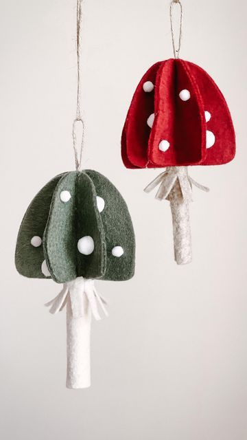 Homemade Mushroom Ornaments, Diy Fall Sewing Projects, Diy Mushroom Garland, Felt Mushroom Ornament, Mushroom Craft Ideas, Diy Mushroom Ornaments, Mushroom Ornaments Diy, Mushroom Decor Diy, Mushroom Crafts Diy