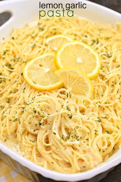 Lemon Garlic Pasta Garlic Lemon Pasta, Garlic Pasta Recipe, Lemon Garlic Pasta, Wallpaper Food, Resep Pasta, Olive Oil Garlic, Pasta Sides, Pasta Carbonara, Salad Pasta