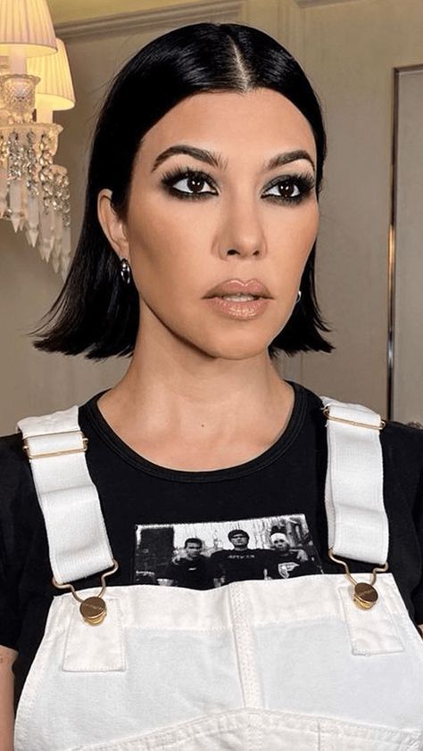 Bob Kourtney Kardashian, Kourtney Kardashian Hair 2023, Kardashians Short Hair, Kourtney Kardashian Hair Short Bob, Kourtney Short Hair, Kourtney Kardashian Bob Haircut, Courtney Kardashian Hair, Kourtney Kardashian 2023, Kourtney Kardashian Hair Short