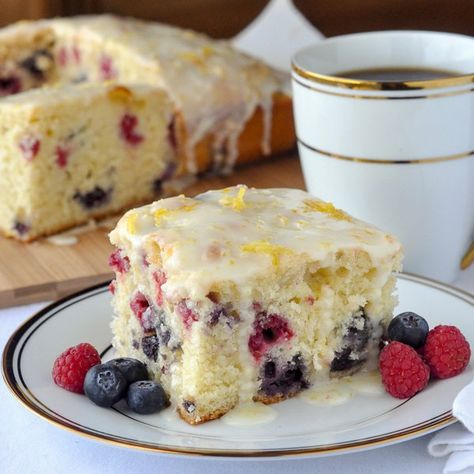 Lemon Drizzle Cake with Blueberries and Raspberries - a quick to make recipe that blends the complimentary flavours of lemon, blueberry & raspberry!! Lemon Blueberry Raspberry Cake, Blueberries And Raspberries Recipes, Cake With Blueberries, Cake With Fruit, Blueberries And Raspberries, Raspberry Desserts, Rock Recipes, Lemon Drizzle Cake, Drizzle Cake