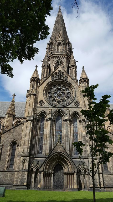 Cathedral Design Architecture, Cathedral Photography, Gothic Cathedral Exterior, Cathedral Exterior, Old Cathedral, Minecraft Cathedral, Goth Architecture, Church Design Architecture, Gothic Buildings