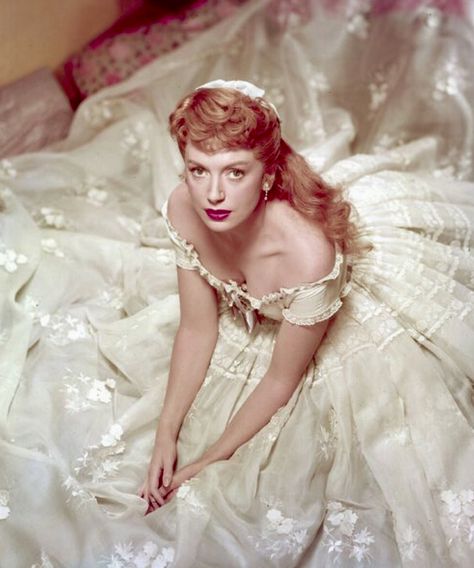 Deborah Kerr Publicity photo for the film 'The King And I' (20th Century Fox, 1956) Klasik Hollywood, The King And I, Deborah Kerr, Shall We Dance, Cary Grant, Actrices Hollywood, Movie Costumes, Pearl Harbor, Old Hollywood Glamour