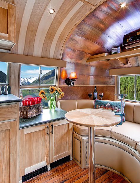 I will never get over my fascination and pure love of Airstream trailers. #tinyhouse Retro Homes, Airstream Travel Trailers, Airstream Campers, Airstream Remodel, Airstream Interior, Airstream Renovation, Vintage Rv, Vintage Airstream, Airstream Trailers