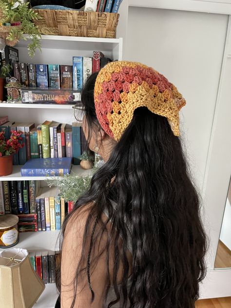 Girl with her back turned toward you wears a red, orange, and yellow colored bandana around her hair. Kerchief Hair, Yellow Yarn, Crochet Stitches Chart, Red Sunflowers, Crochet Bandana, Yellow Crochet, Hippie Hair, Crochet Hair Accessories, Crochet Fashion Patterns