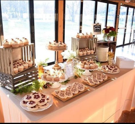 Cookies Wedding Display, Ideas With Crates, Wedding Cakes Table, Cakes Table, Cookie Table Wedding, Wedding Food Table, Cupcake Table, Buffet Dessert, Cookie Display