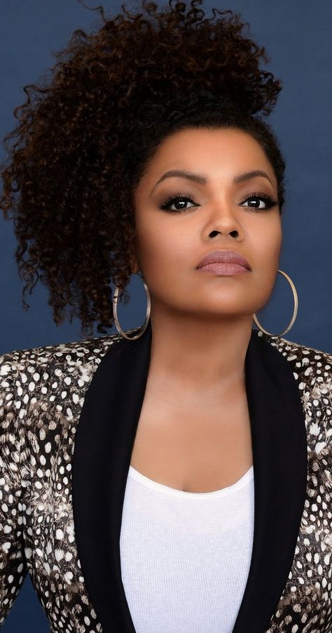 Pictures & Photos of Yvette Nicole Brown - IMDb Brown Natural Hair, Nicole Brown, Yvette Nicole Brown, Drake And Josh, Black Actors, Hair Crush, American Actress, Curly Hair, Natural Hair