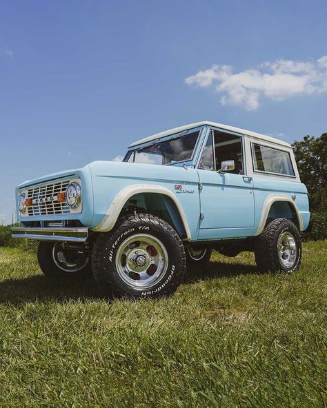 1971 Wind Blue Fuelie Edition™ Gateway Bronco Blue Bronco, White Bronco, Old Ford Bronco, Wrangler Car, Early Bronco, Classic Ford Broncos, Classic Ford Trucks, Joy Ride, Car Goals