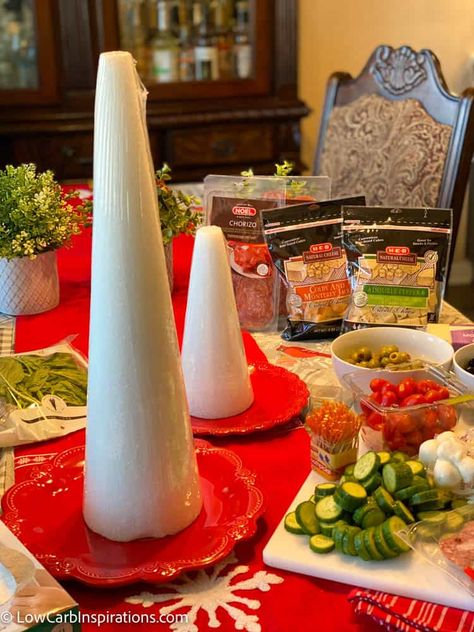 Food Tree Ideas, Chauctier Board Christmas Tree, Snack Christmas Tree, Charcuterie Christmas Trees, Foam Tree Charcuterie, Foam Christmas Tree Charcuterie, How To Make A Pickle Tree, Christmas Tree Charturie Boards, Christmas Tree Foam Cone Food