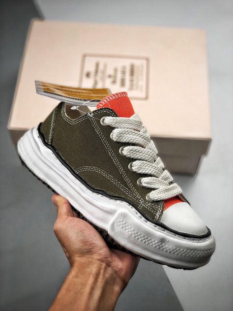 Maison Mahira Yasuhiro Shoes, Shoe Aesthetic, Nigel Cabourn, Maison Mihara Yasuhiro, Maison Mihara, Gothic Shoes, Guys Clothing Styles, Designer Trainers, Mens Fashion Streetwear