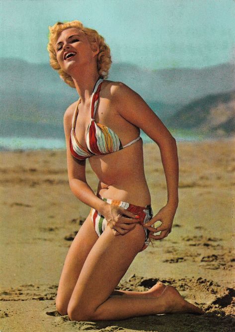 #actress #model #singer #dancer #vintage #retro #pinup #pinups #celebrity #celebrities 1950s Swimsuit, Bunny Yeager, Retro Swimsuit, Swimsuit Design, Va Va Voom, Beach Bunny, Beach Swimsuit, Old Hollywood Glamour, Vintage Pinup