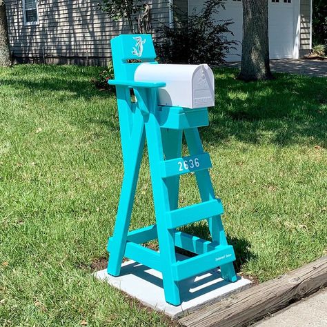 Dunavant Decor 🌴 on Instagram: “Lifeguard chair mailboxes really look great in turquoise ✅ this one is on St Johns Blvd Jax Beach 🏖Thanks so much Erin ! #dunavantdecor…” Beach House Mailbox Ideas, Beach Mailbox Ideas, Mailbox Upgrade, Mailbox Holder, Beach Mailbox, Mailbox Makeover, Lifeguard Chair, Beach House Exterior, Chair Designs