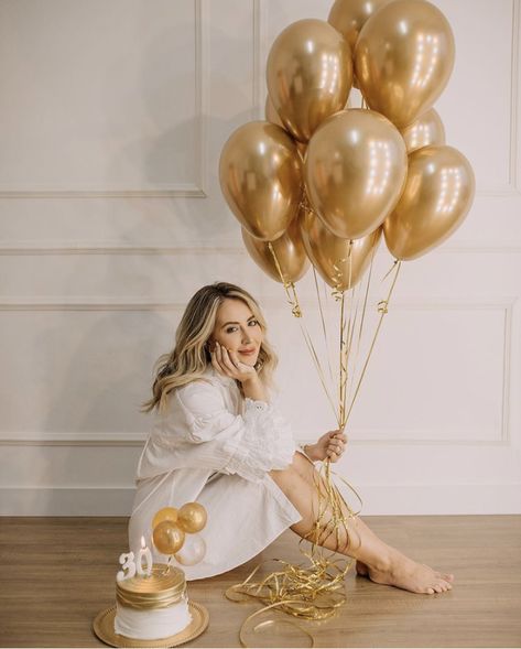 Birthday Shoot 25, Boho Birthday Shoot, 30s Bday Party Ideas, Birthday Photo Shoot Poses For Women, 33 Birthday Ideas Women Pictures, 41st Birthday Photo Shoot Ideas, 30th Birthday Decor Ideas For Women, Birthday Inspiration Photos, Birthday Professional Photoshoot