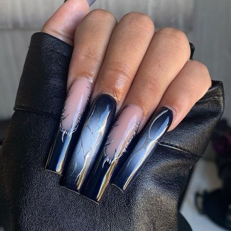 Spray Paint Nail Design, Halloween Airbrush Nails, Airbrush Halloween Nails, Black And White Airbrush Nails, Black White Nail Art, Air Brush Nail Designs Art, Spray Paint Nails, Air Brush Nail, Black Airbrush Nails