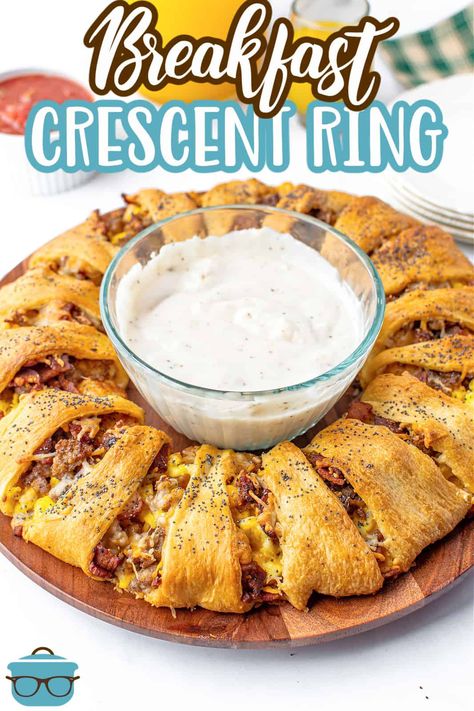 BREAKFAST CRESCENT RING - The Country Cook Cresent Roll Breakfast, Breakfast Crescent Ring, Breakfast Crescent, Breakfast Ring, Crescent Breakfast, Southern Breakfast, Crescent Recipes, Fun Breakfast, Breakfast Crescent Rolls