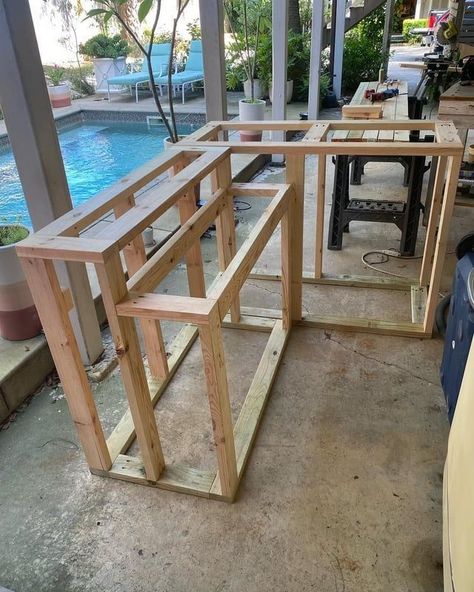 Building A Home Bar, Outdoor Tiki Bar, Home Bar Plans, Diy Outdoor Bar, Bar Shed, Christmas Patio, Home Bar Rooms, Outside Bars, Bar Plans