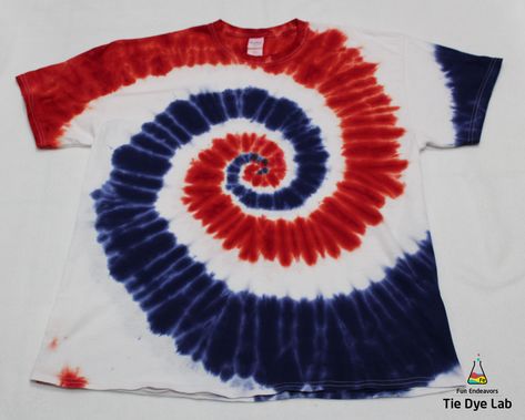 Tutorial video showing and explaining how to tie and dye a patriotic red, white, and blue fourth of July tie dye shirt. Fourth Of July Tie Dye Shirts, Patriotic Tie Dye Shirts, Red White And Blue Tie Dye, Patriotic Tie Dye, Tie Dye Tutorial, Tie Dye Shirts Patterns, Ty Dye, Blue Tie Dye Shirt, Tye Dye Patterns