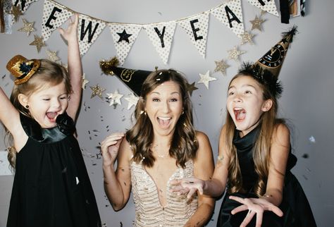 New Year’s Eve with Kids – 10 Quick and Easy Ideas January Photoshoot Ideas Kids, New Years Photoshoot Kids, New Year Photoshoot Ideas Family, New Years Eve Family Photoshoot, New Year Photoshoot Ideas Kids, New Years Mini Session, Family New Year Photo Shoot, New Year Photography Ideas, New Year’s Eve Photoshoot