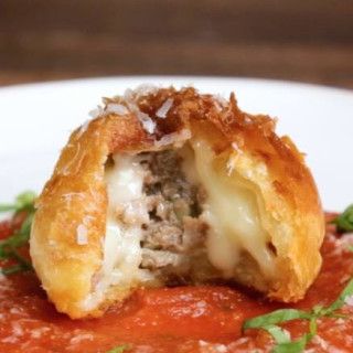 Meatball Wellington, Kek Lapis, Meatball Sub, Tasty Videos, Super Bowl Sunday, Beef Recipes Easy, Beef Dinner, Beef Recipes For Dinner, Dough Balls