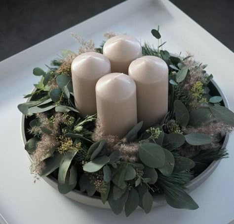 Christmas Decor Eucalyptus, Advent Wreath Eucalyptus, Eucalyptus Centerpiece Christmas, Christmas Eucalyptus Decorations, Christmas Wreath Eucalyptus, Christmas Wreaths Eucalyptus, Diy Christmas Advent Wreath, Homemade Advent Wreath Diy, Advent Christmas Wreath