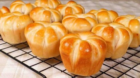 Easy Cheese Buns Recipe | DIY Joy Projects and Crafts Ideas Easy Cheese Buns Recipe, Super Easy Bread Recipe, Good Macaroni And Cheese Recipe, Buns Recipe Easy, Best Macaroni And Cheese, Cheese Buns, Artisan Bread Recipes, Easy Cheese, Bread Bun