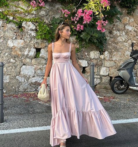 6 Foolproof Summer Party Outfits to Wear This Summer | Who What Wear Dinner Dress Formal, Formal Wedding Guests, Cruise Dress, Best Wedding Guest Dresses, Summer Party Outfit, European Wedding, Designer Evening Gowns, Designer Evening Dresses, Couture Candy