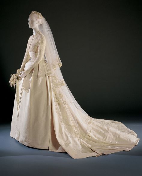 Grace kelly wedding dress