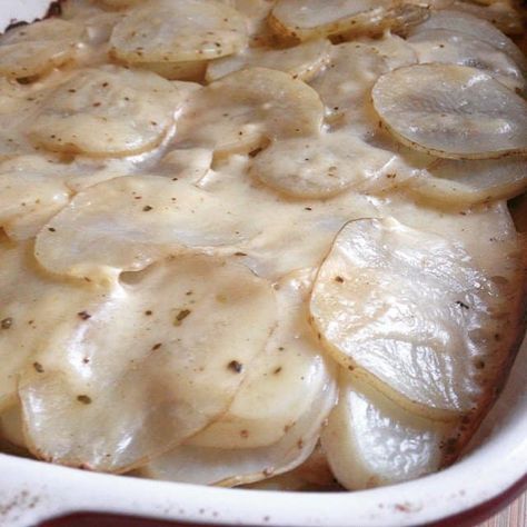 Sausage & scallop potato casserole Scallop Potato Casserole, Scalloped Potatoes And Sausage, Scallop Potato, Scalloped Potato Casserole, Weight Watchers Casserole, Thanksgiving Turkey Dinner, Brunch Casserole, Scalloped Potato Recipes, Eat Less