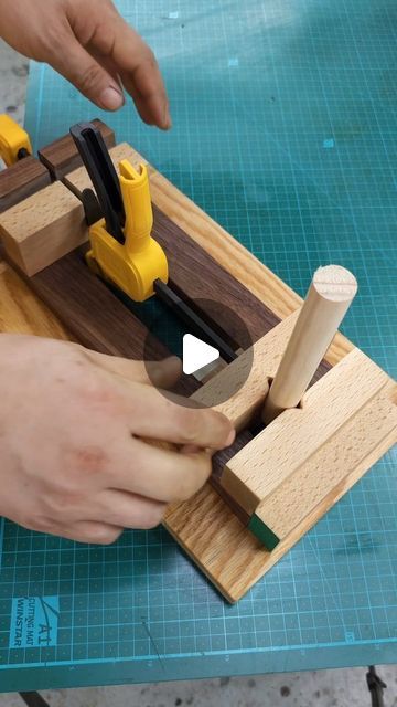 Rough Out Woodworking on Instagram: "Easy to make wooden vise

Woodworking woodworkingjigs" Clamping Jigs, Woodworking Templates, Small Easy Woodworking Projects, Easy Woodworking Projects Diy, Woodworking Vise, Woodworking Shop Plans, Rustic Coasters, Woodworking Jig, Woodworking Shop Projects