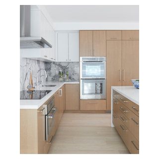 Fresh Luxury in a Spacious Condo - Contemporary - Kitchen - Toronto - by Condovate Interiors Inc. | Houzz Euro Kitchen Cabinets, Flat Panel Kitchen Cabinets, Light Wood Kitchen Cabinets, Natural Wood Kitchen Cabinets, Slate Backsplash, White Wood Kitchens, Solid Wood Kitchen Cabinets, Minimal Kitchen Design, Light Wood Kitchens