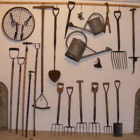 greenhouses and garden gates . . . old garden tools. Clean Garden Tools, Farming Tools, Old Garden Tools, Garden Tool Rack, Gardening Tool Kit, Garden Tool Organization, Old Garden, Garden Tool Shed, Vintage Gardening