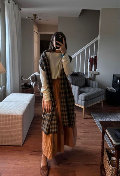 Fall Sunday Church Outfit, Pregnant Modest Outfits, Milena Ciciotti Outfits, Maternity Maxi Skirt Outfit, Church Outfits For Winter, Sunday Church Outfit Winter, Modest Winter Outfits For Church, Peasant Dress Outfit, Long Skirt Fall Outfits