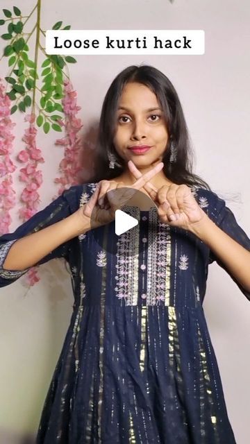 Loose Kurta Hacks, How To Style A Kurti, Loose Kurti Hacks, Kurti Style Blouse Designs, Styling Kurtis Ideas, Loose Kurti Designs, New Pattern Kurti Design, New Style Kurti Design, Kurti Styling Ideas