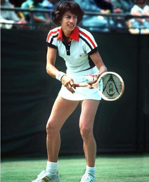 Virginia Wade Virginia Wade, Steffi Graf, Tennis Legends, Sports Personality, Lawn Tennis, Vintage Tennis, Sports Hero, Play Tennis, Womens Tennis