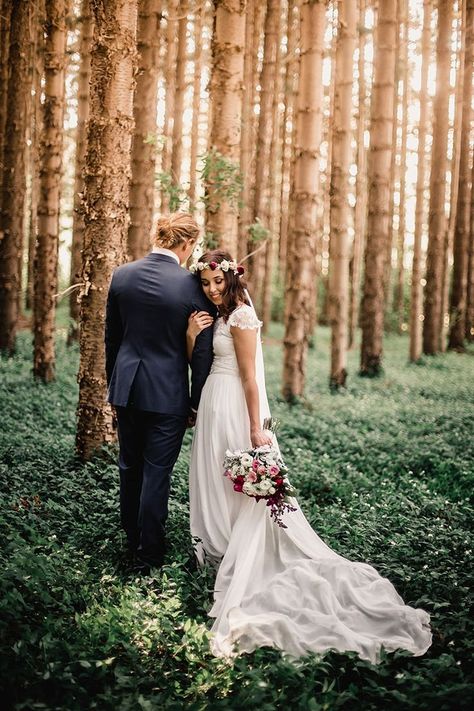 Forest Wedding Photography, Wedding Session, Grace Loves Lace, Wedding Photography Poses, Photo Couple, Woodland Wedding, To Infinity And Beyond, Forest Wedding, Wedding Photo Inspiration