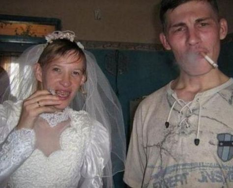 Funny Wedding Pictures: 15 More Nuptial Photo Fails Wedding Photo Fails, Worst Wedding Photos, Bad Family Photos, Awkward Family Christmas, Ugly Wedding Dress, Funny Family Photos, Funny Wedding Pictures, Awkward Photos, Awkward Family Photos