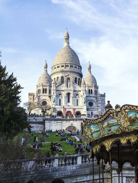 A first timer's guide to Paris! What to see, where to stay, and all the tips you'll need! France Itinerary, Montmartre Paris, Paris Tours, Paris Photography, Paris City, Tourist Places, Famous Places, Disneyland Paris, Paris Travel