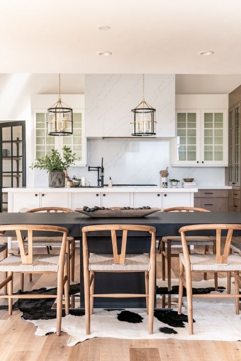 BECKI OWENS—Create a Beautifully Layered Dining Space with Arhaus #ad Light Wood Chairs, Black Dining Table, Interior Design Dining, Modern Farmhouse Dining Room, Becki Owens, Modern Farmhouse Dining, Interior Design Dining Room, Black Dining, Wood Chairs