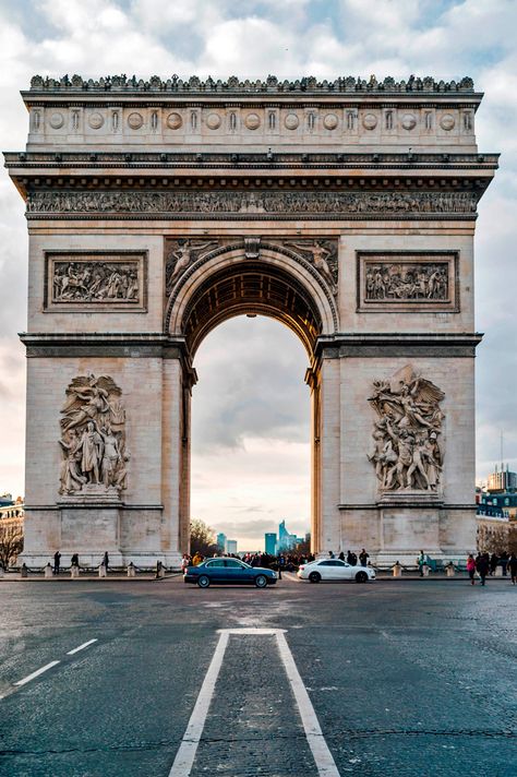 Arc de Triomphe Paris Famous Places, Arc The Triomphe, Arc Of Triumph, City Life Photography, Famous Architecture, Paris France Travel, Paris Images, Paris Pictures, Holiday Packages