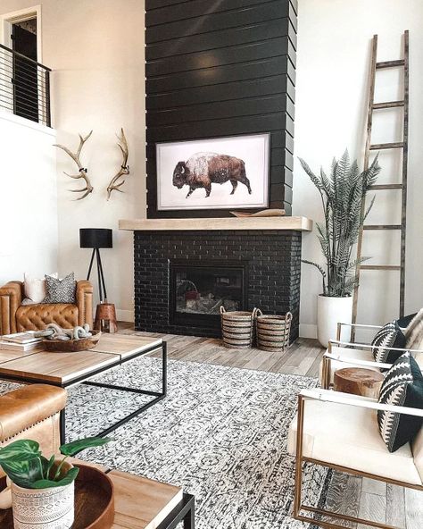 Chelsea Houska, Cole DeBoer Build Farmhouse for Family: Pics Chelsea Houska, Western Living Room, Up House, Western Home Decor, Rustic Living Room, Decor Minimalist, Living Room Inspo, Style At Home, A Living Room